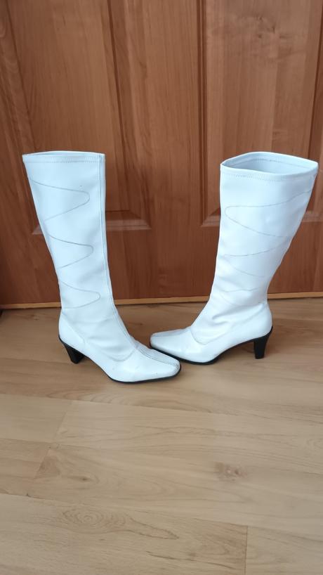 Bílé kozačky pro mažoretky, azaléia,35