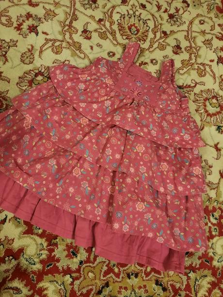 Volánkové květinkové šaty, 104