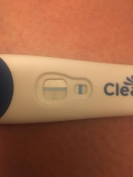 Clearblue tyčinkový test. Myslíte, že je pozitivní? 🙈