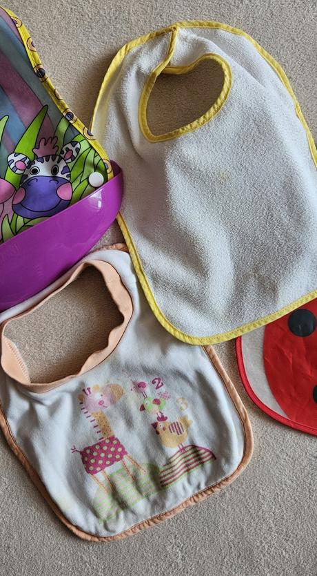 Bryndáky, bryndáčky a plastová zástěrka beruška,