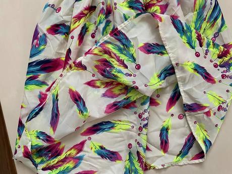Letní vzorek šaty s peříčky, vel m ale jsou menší, s