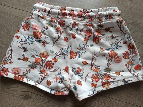 Květinové kraťasy, next,128