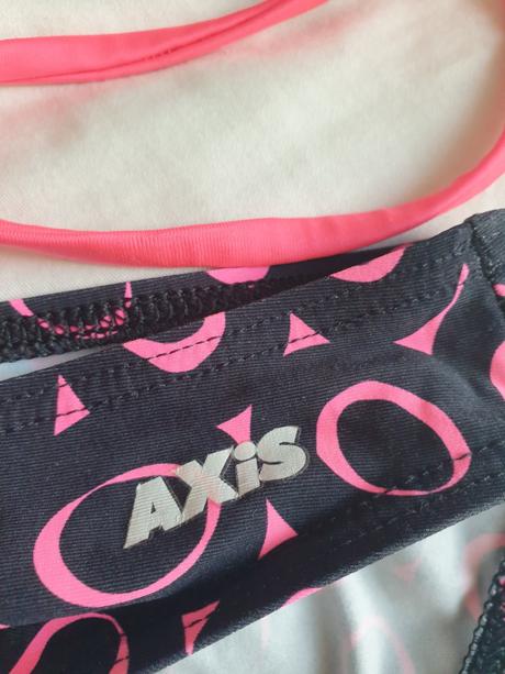 Dívčí plavky, 134