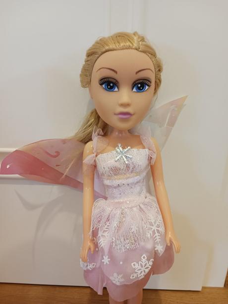 Panenka víla velká s křídly., 