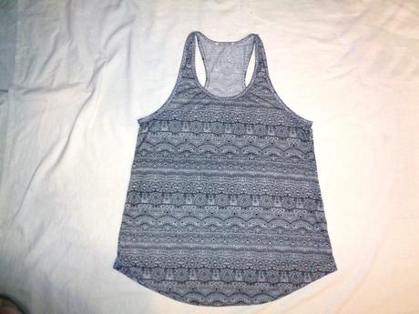 Krásný černobílý vzdušný top s ornamenty, 158