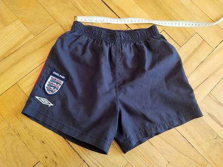 Tmavě modré kraťasy, 110