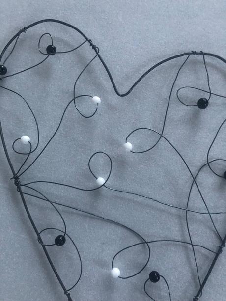 Drátěné srdíčko k zavěšeni, 