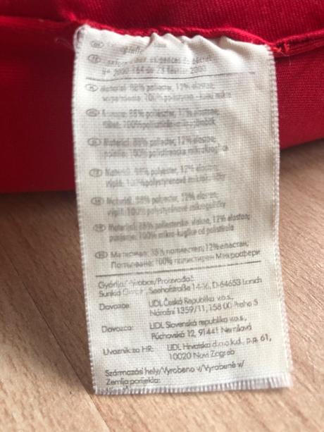 Cerveny polstarek ve tvaru srdce, 