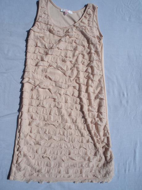 Šaty s volánkama, 152