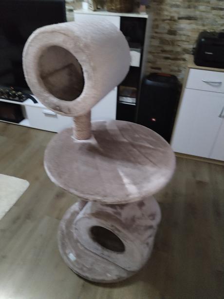 Růžové kočičí škrabadlo a odpočívadlo zánovní,