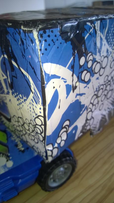 Auto - kamion na setrvačník s přívěsem,