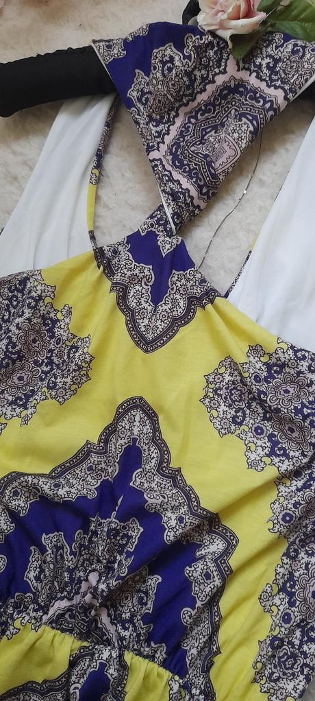 Boohoo pestré maxi šaty s vykrojenými zády, 42