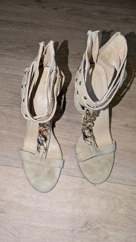 T483   krásné boty vices vel. 39, 39