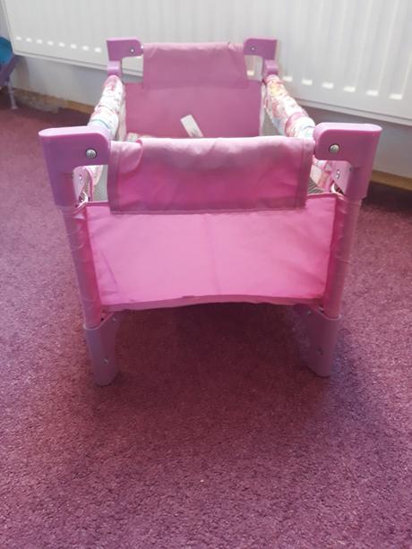 Postýlka pro panenky, 