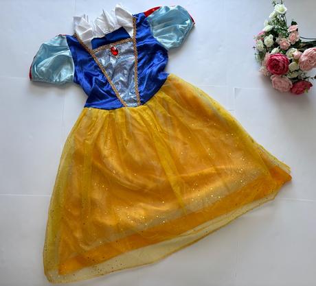 An22/ kostým sněhurka- v.cca 3/4 roky, 