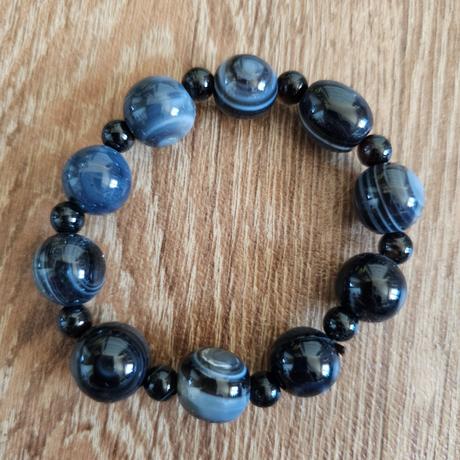 Náramek z achátu s tygřím okem a morionem, 