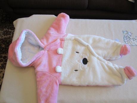 Velmi pěkná teplá sametová kombinéza s kapucí,v.68, 68