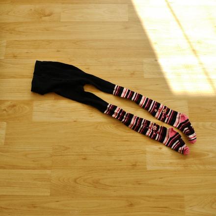 Tmave modre puncochy v prouzky dole vel.110-116, 110