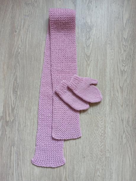 Souprava šála+ rukavice, 104