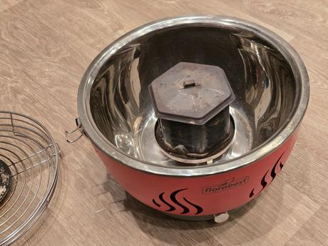 Přenosný gril s bohatým příslušenstvím, 