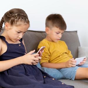 Zákaz sociálních sítí pro děti. Přežily by to české děti?