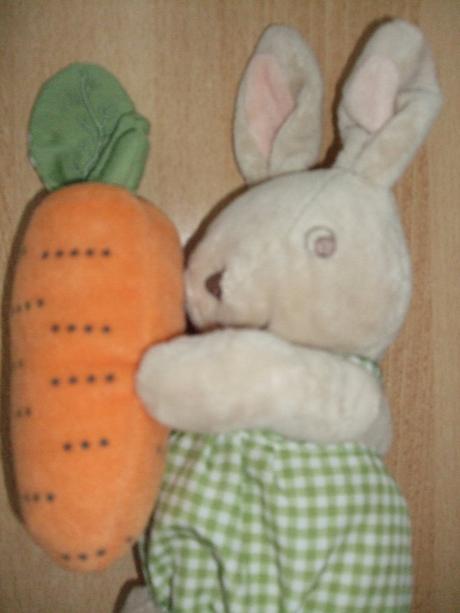 Zajačik s hrkajúcou mrkvičkou cca 30 cm, 