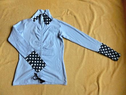 Světle modrá slabá mikina puntíky vel. s, s