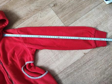 Červená mikina, 134