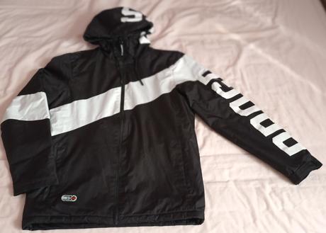 Chlapecká zimní bunda černo-bílá cropp, s