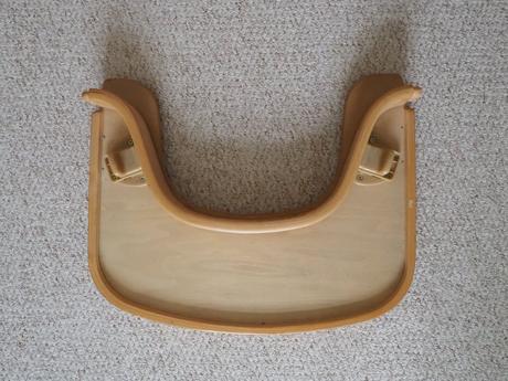 Rostoucí židle s pultíkem a pásy,