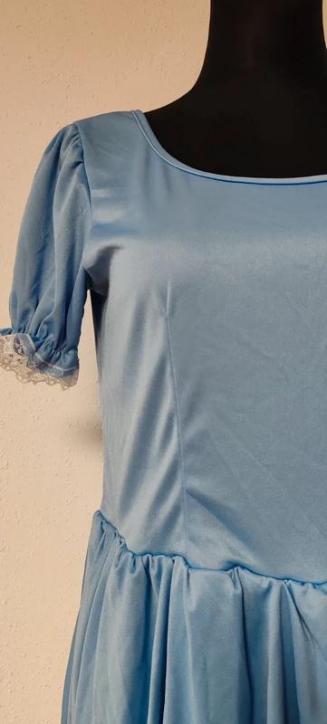 Alenka v říši divů, služebná,