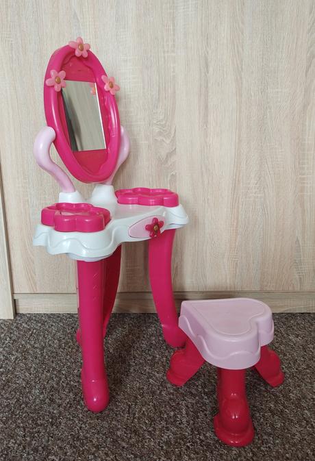 Kosmetický stolek s židličkou, 