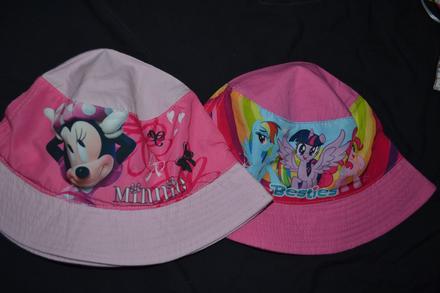 2x klobouček na 3-6 let, disney,104 / 110 / 116 / 122