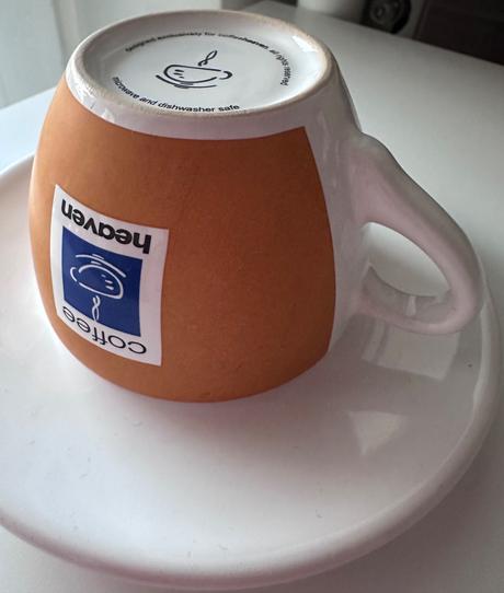 Starý hrnek s podšálkem na kafe lungo, 