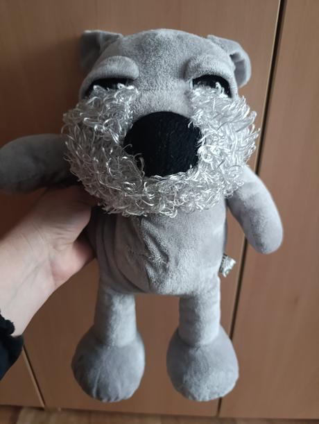 Plyšák šedý pes, 