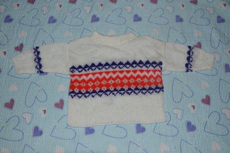 Bílý příjemný svetr se vzorem, 86