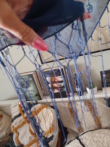 Šátek s třásněmi s perličkami, s