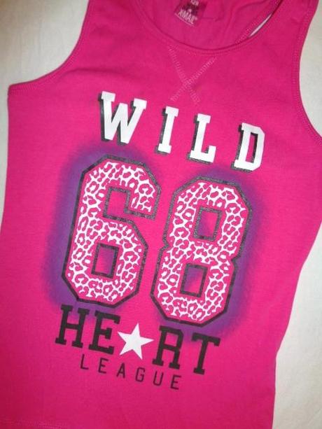 Luxusní sytě růžové tílko s číslem, 128