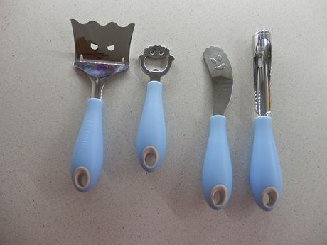 Kráječ na sýr, otvírák, nůž na máslo, na jádřinec,