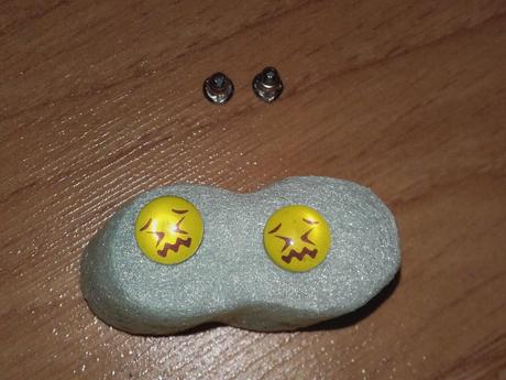 Náušnice emotikon zahanbený, 