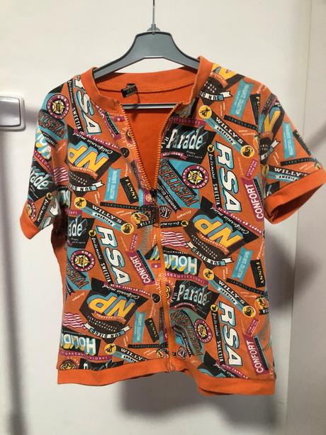 Oranžová pestrá vesta, 134