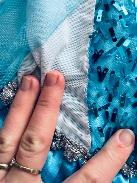 An6/ kostým elza - v.cca 3/4 roky, 