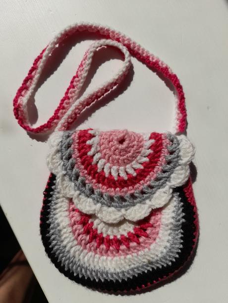 Taštička háčkovaná pro malou holčičku,