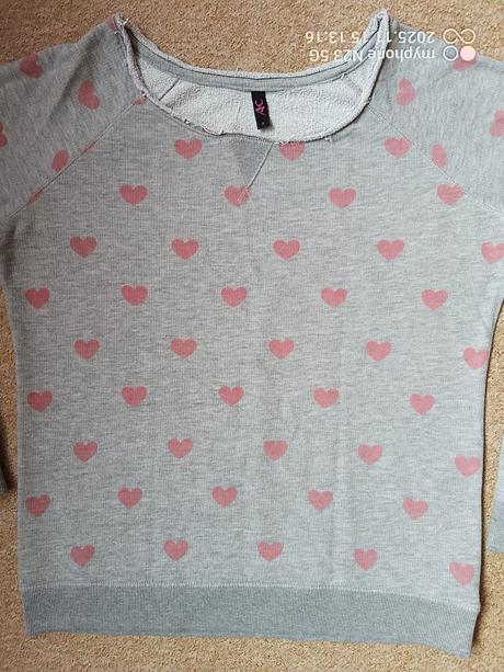 Mikina se srdíčky zn."ac" vel."s", s