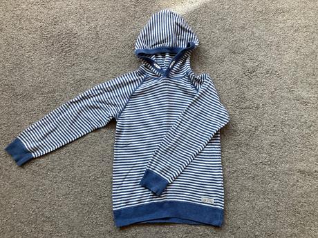 Svetr s kapucí, l.o.g.g.,134