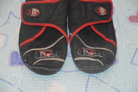 33 34 černé bačkorky s formulí, bubble gummers,33