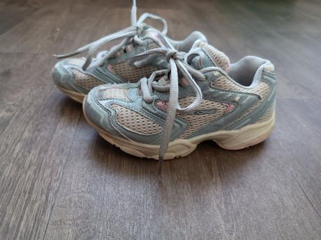 Dívčí tenisky, 27