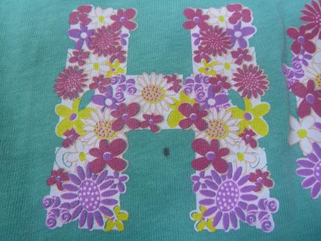 Triko s krátkým rukávem a květinovým nápisem., lupilu,98