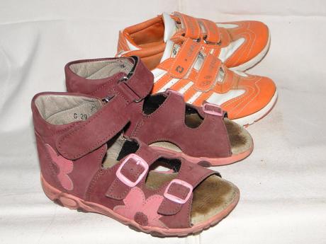 2 páry bot v. 29, sandále + botasky, 29
