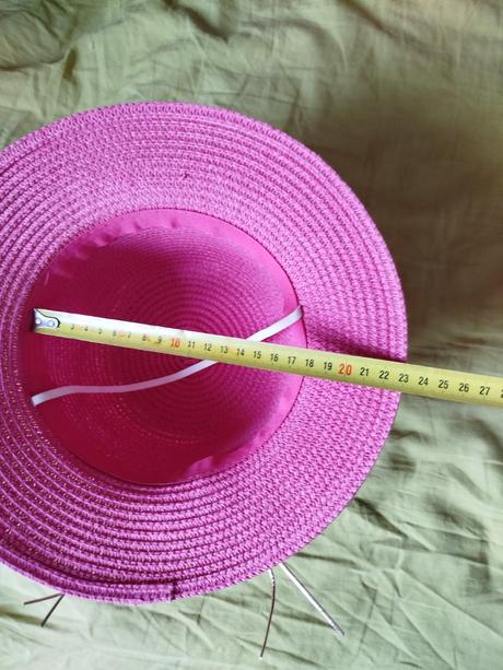 Dívčí klobouk, 158